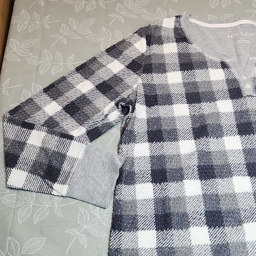 Nautica Long Sleeve Shirt - Picture 3 of 9